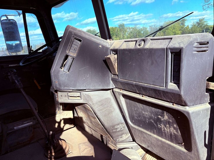 freightliner-t/a-water-truck-image-53