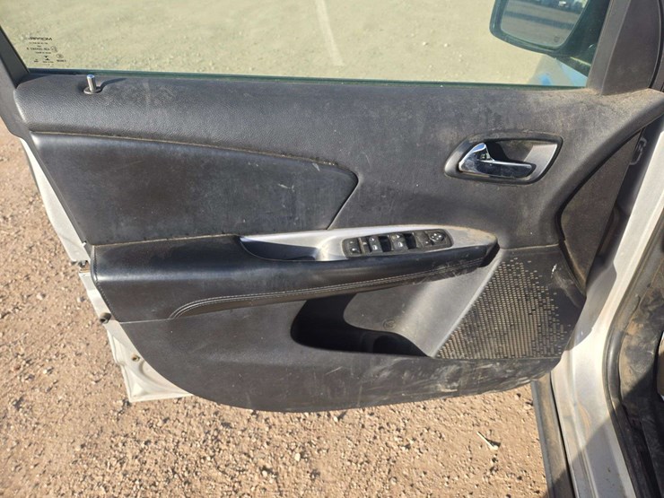 2013-dodge-journey-sxt-image-14