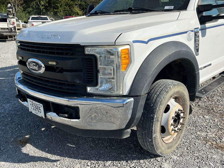 2017-ford-f550-xl-image-15