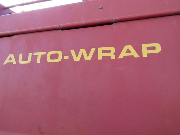 new-holland-648-image-4