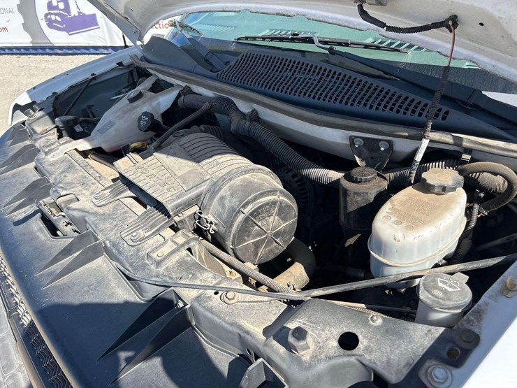 2013-chevrolet-express-3500-passenger-van-image-7