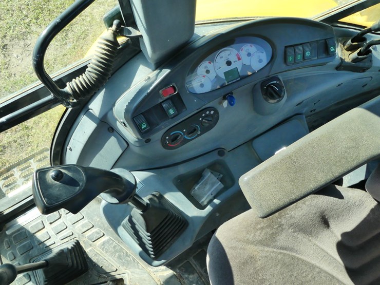 new-holland-b95c-image-16