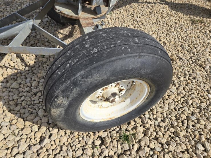 #5839-•-tank-on-running-gear-image-4