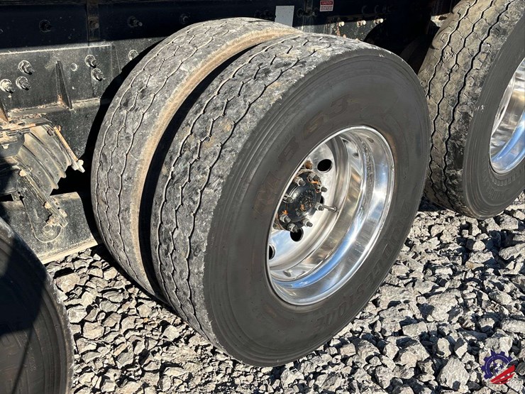 2020-freightliner-122sd-image-10