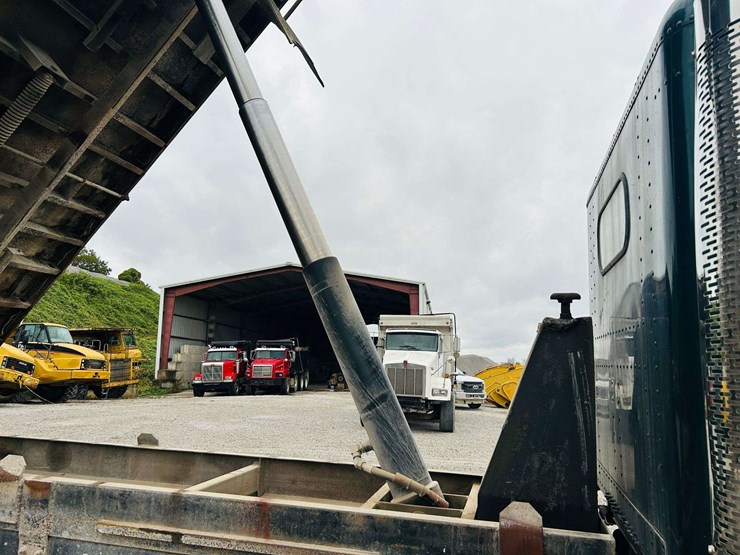 1999-freightliner-tri-axle-dump-truck-image-104