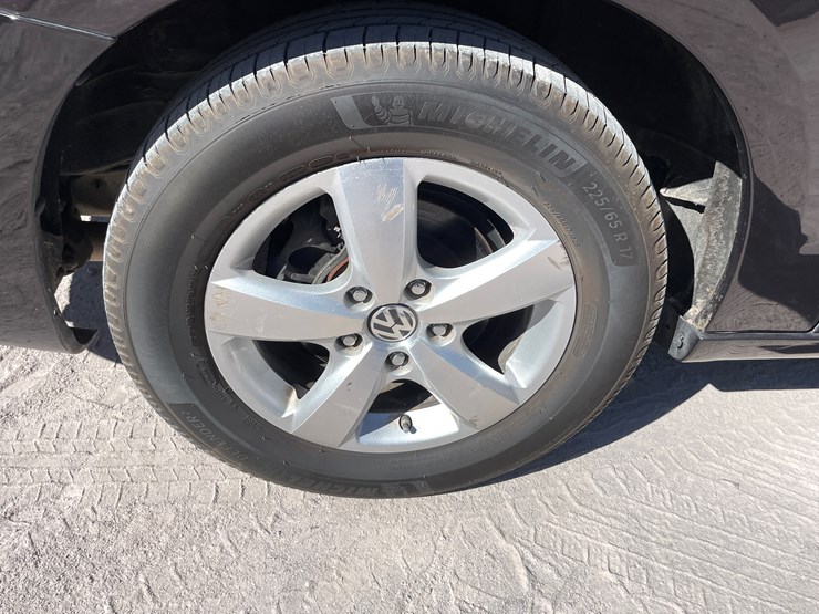 2010-volkswagen-routan-image-15