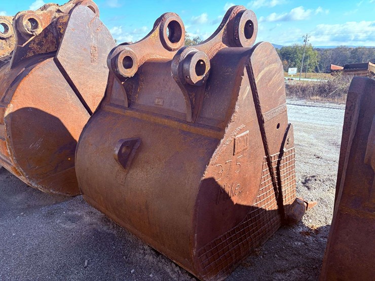 caterpillar-375-image-5