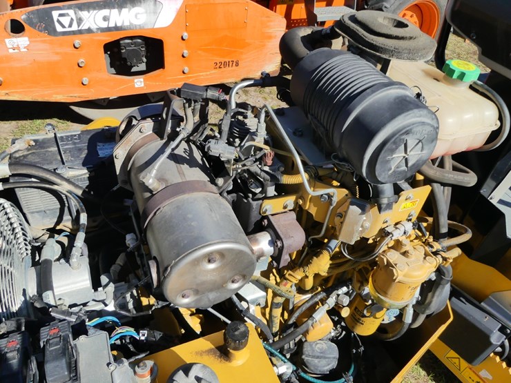 2019-caterpillar-cb24b-image-9