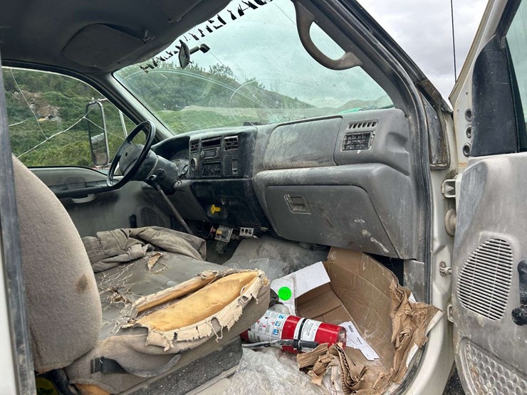 2000-ford-f650-image-50