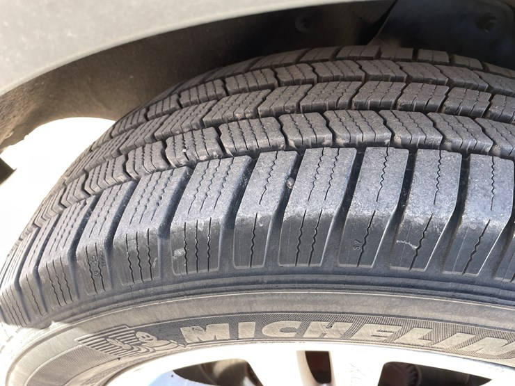 2010-volvo-xc90-image-16