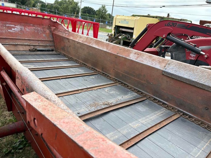 new-holland-165-image-10