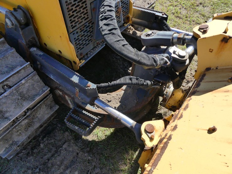 2019-deere-550k-image-10