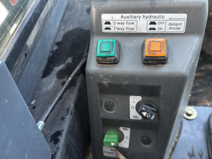 2018-takeuchi-tl8-image-40