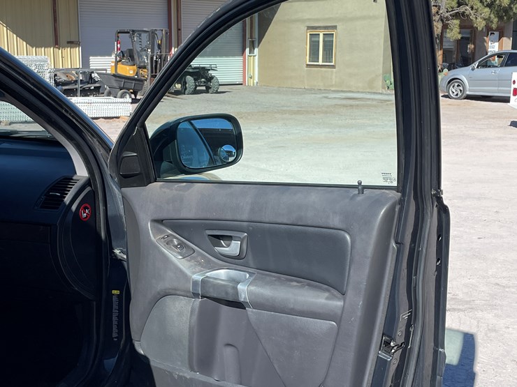 2010-volvo-xc90-image-71