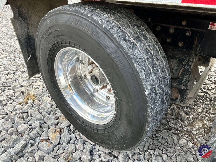 2020-freightliner-122sd-image-12