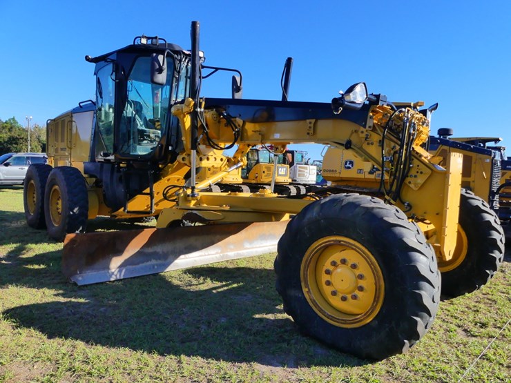 2018-caterpillar-12m3-image-2