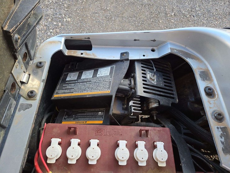 2019-e-z-go-rxv-electric-golf-cart-image-14