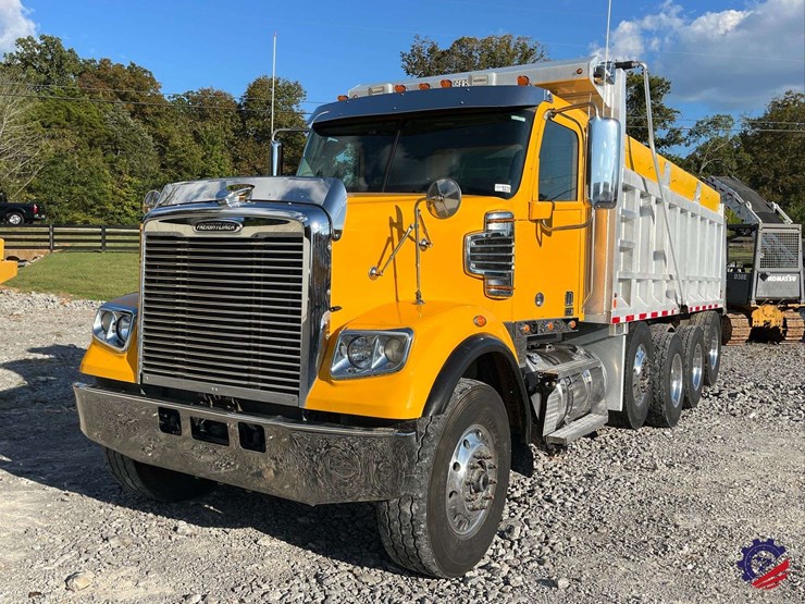 2020-freightliner-122sd-image-18