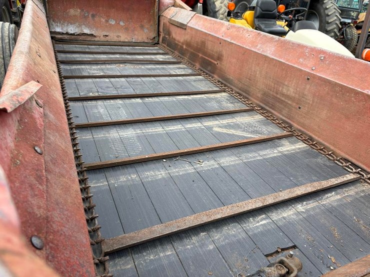 new-holland-165-image-4