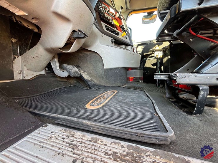 2020-freightliner-122sd-image-61