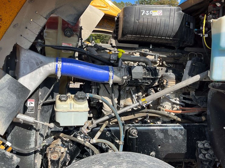 2020-freightliner-122sd-image-54