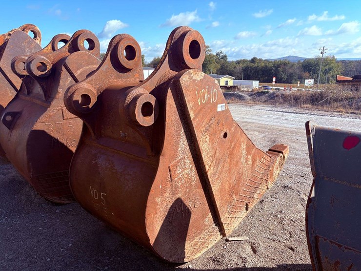 caterpillar-375-image-6