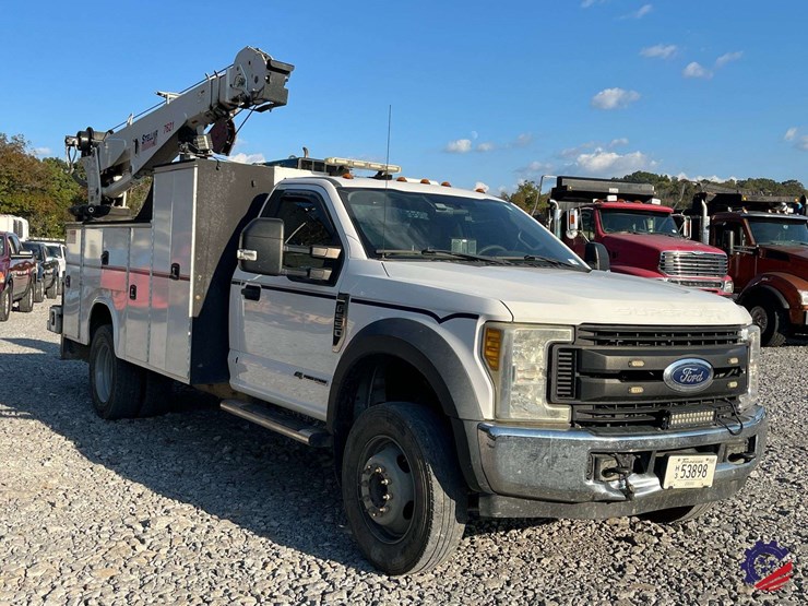 2017-ford-f550-xl-image-11