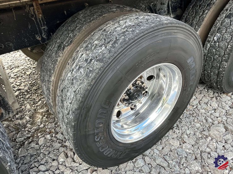 2020-freightliner-122sd-image-13