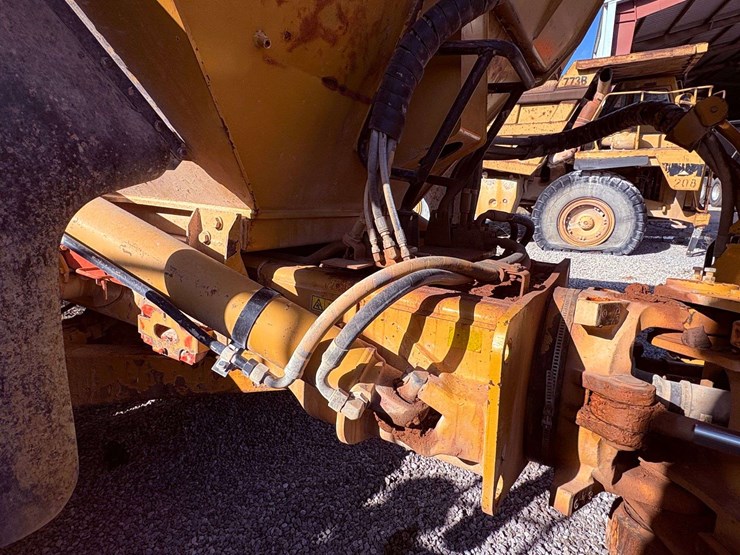 2007-caterpillar-740-image-25