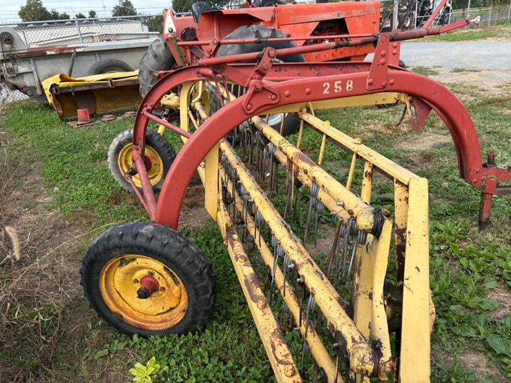 new-holland-258-image-2