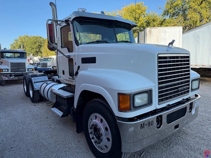 2015-mack-ch613-image-2