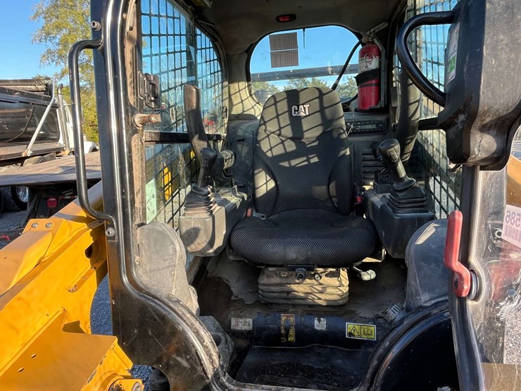 2022-caterpillar-262d3-image-31