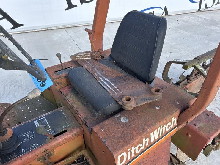 ditch-witch-2300-image-24