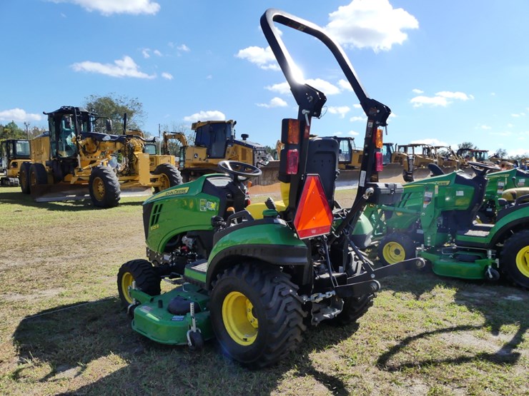 2025-john-deere-1025r-image-3
