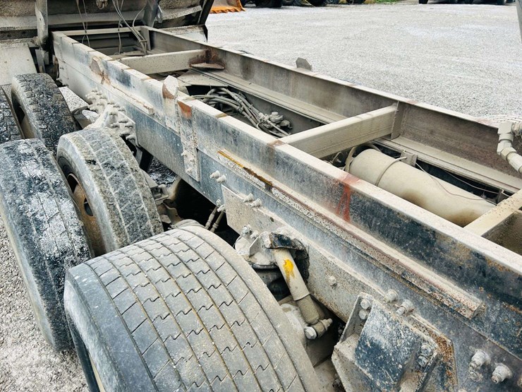 1999-freightliner-tri-axle-dump-truck-image-109