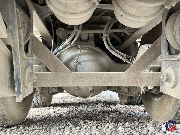 2020-freightliner-122sd-image-41