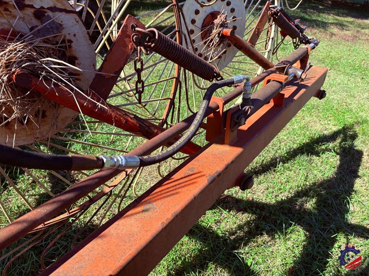 enoagricola-rossi-rt7-9-9-wheel-hay-rake-image-14