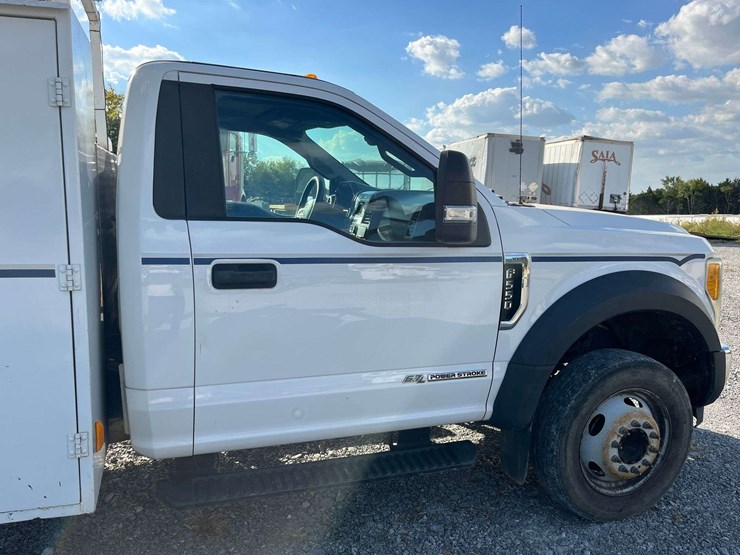 2017-ford-f550-xl-image-43