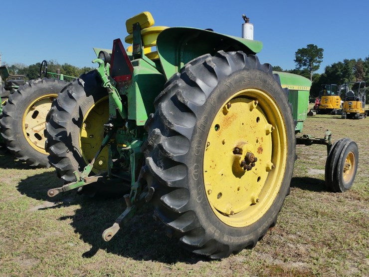 john-deere-2520-image-4