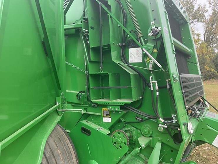 2023-john-deere-560m-image-12