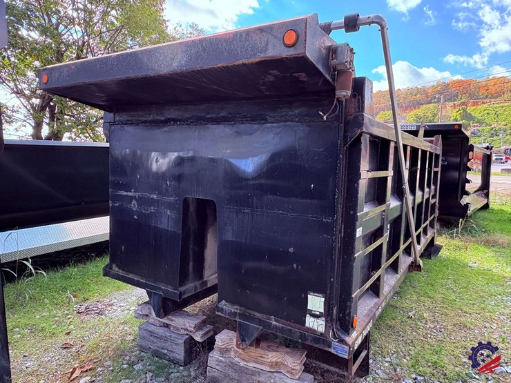 16'-square-dump-body-with-tarp-image-7