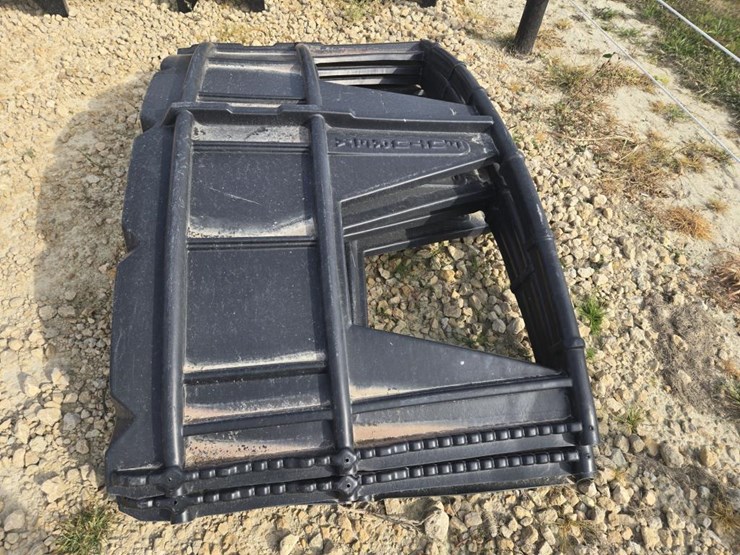 #5872-•-round-bale-feeder-cover-image-2