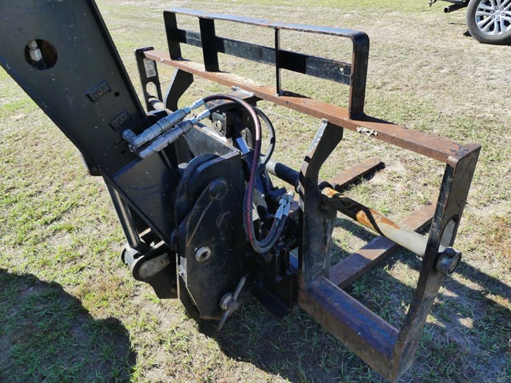 2015-caterpillar-tl642c-image-10