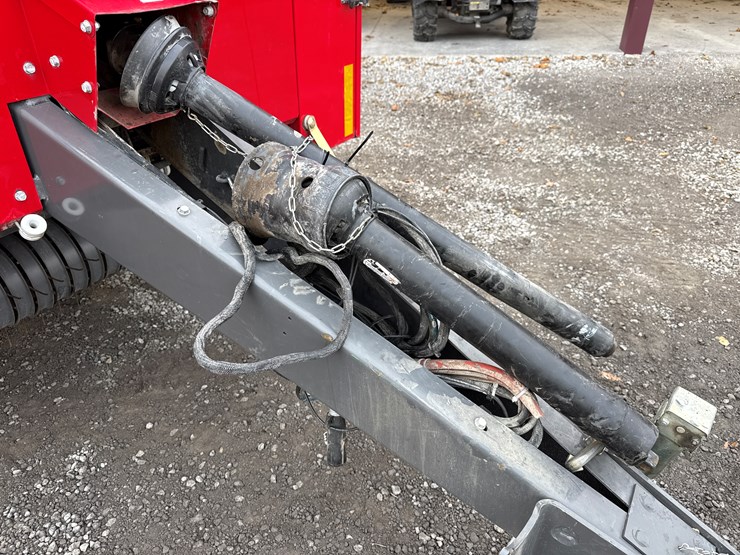 massey-ferguson-1745-image-4