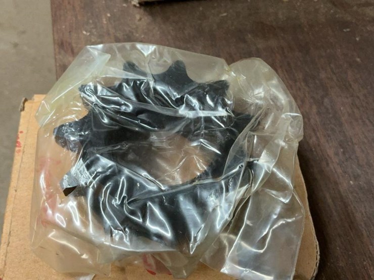 #753-•-grinder-stones,-spider-gauge,-bearings-and-miscellaneous-parts-image-39