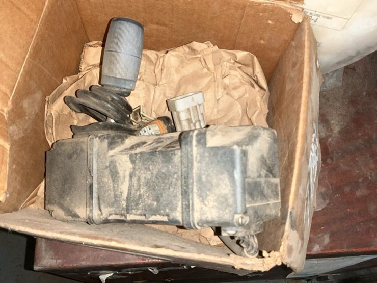 #751-•-edger-parts-and-air-compressor-parts-image-15