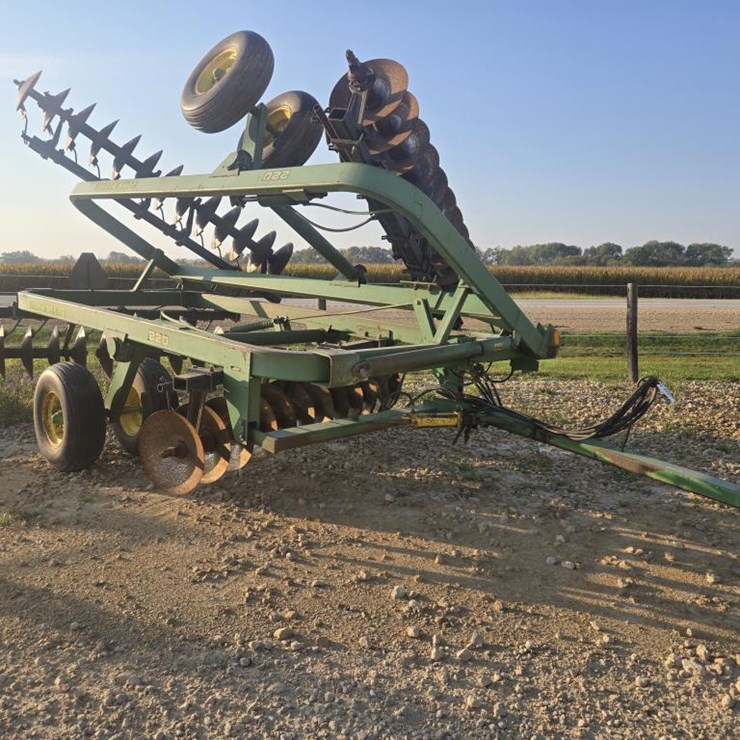 JOHN DEERE 220