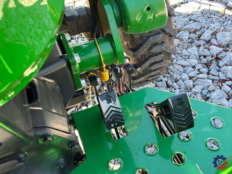 john-deere-4105-image-44