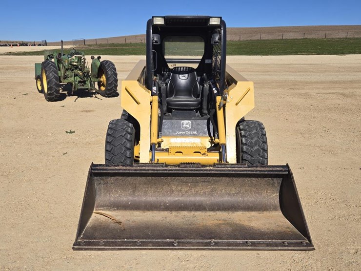 john-deere-325-image-2