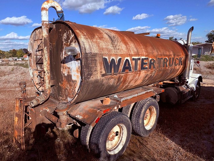 freightliner-t/a-water-truck-image-28